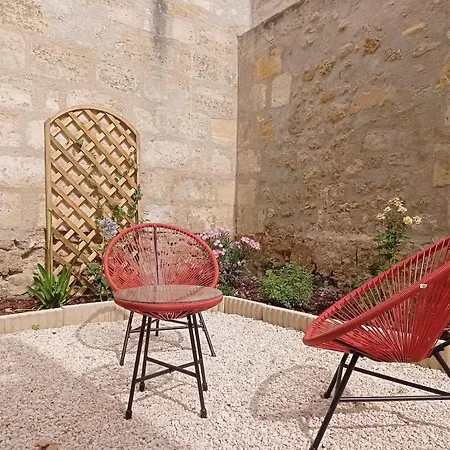 Joli Appartement Avec Jardin / Vieux-Lormont Exterior photo